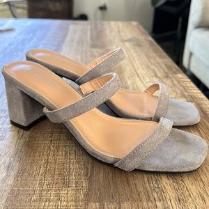 illude women’s heel size 8 really cute on!! Strappy block heel suede grey
